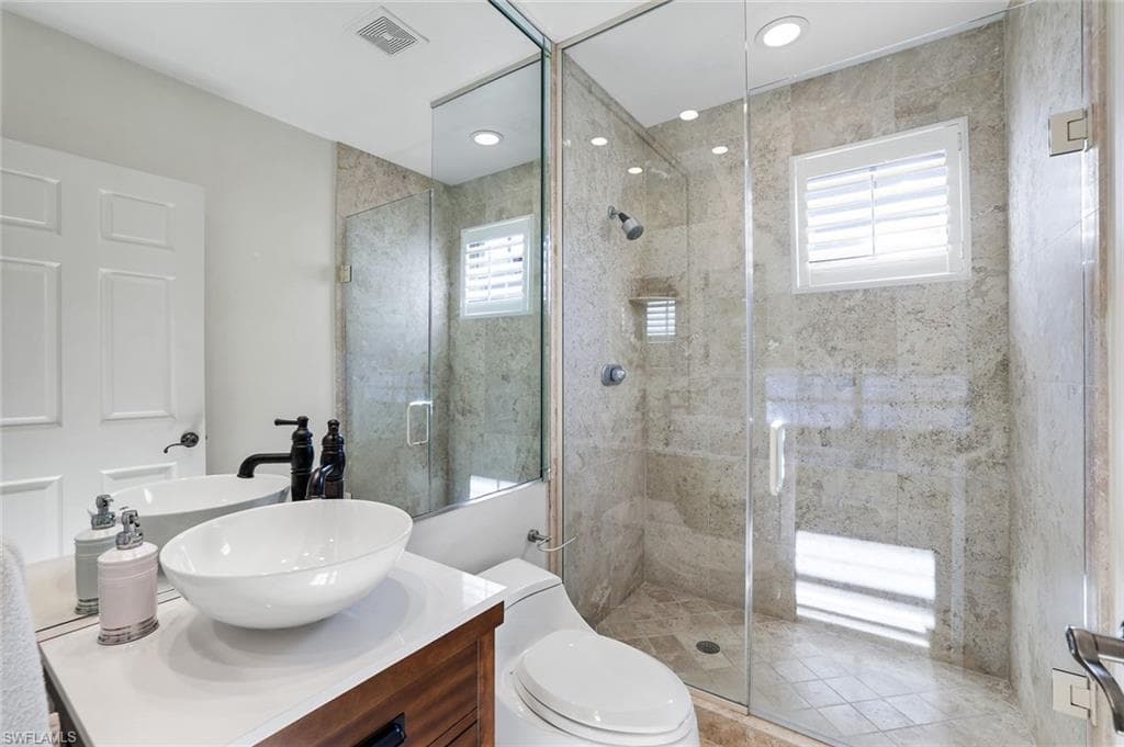 1560 Clermont DR D-201-14
