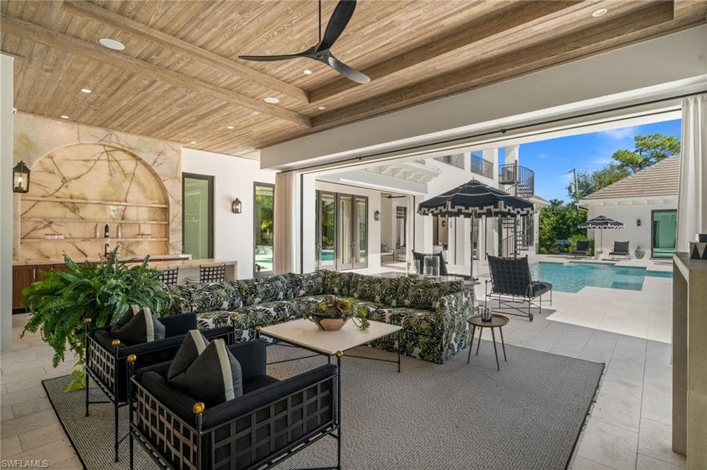 142 Eugenia DR-27