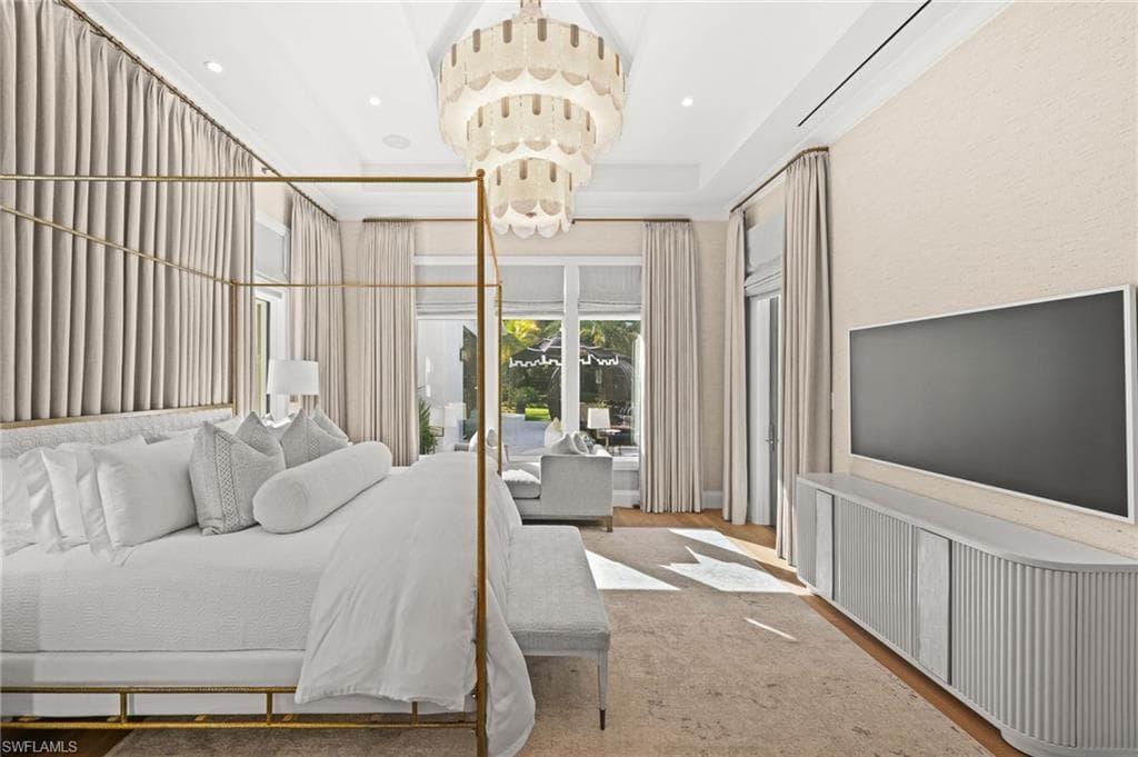 142 Eugenia DR-32