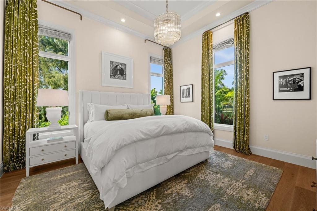 142 Eugenia DR-28