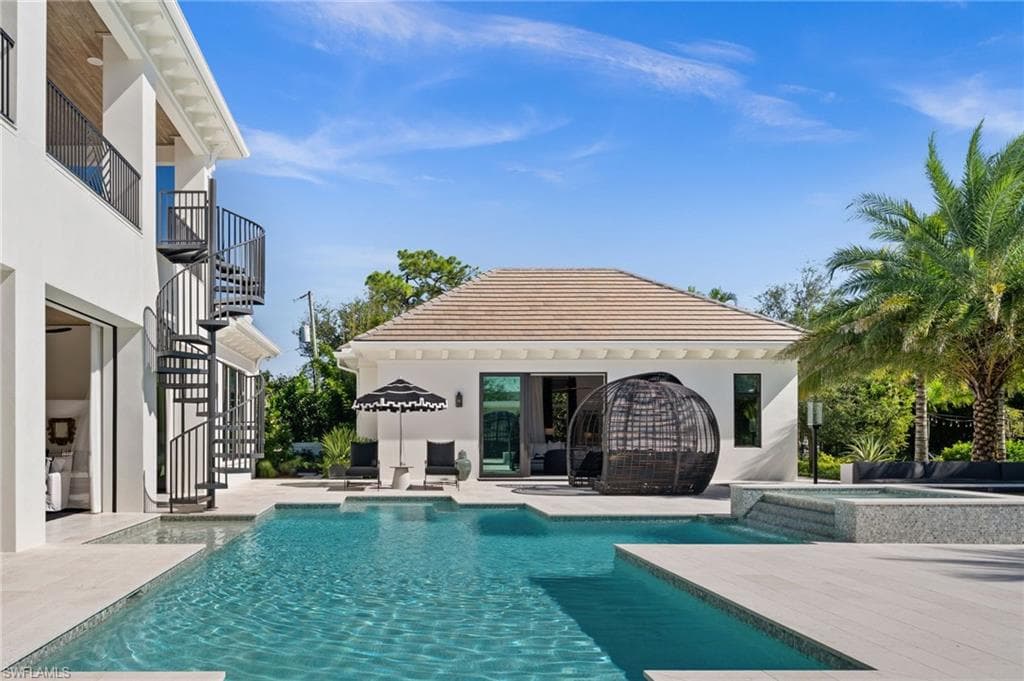 142 Eugenia DR-20