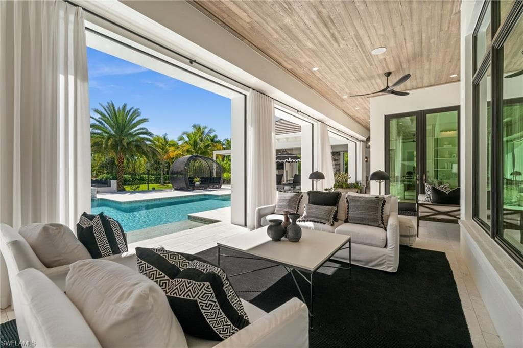 142 Eugenia DR-18