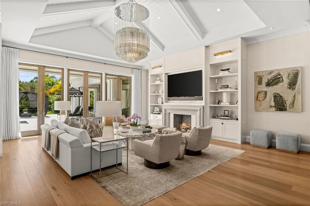 142 Eugenia DR-15