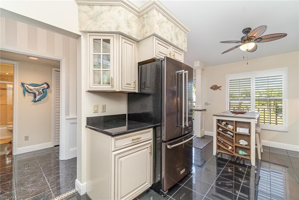 912 SW 48th TER 208-14