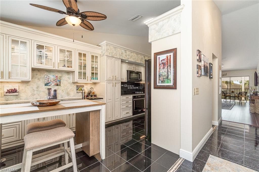 912 SW 48th TER 208-18