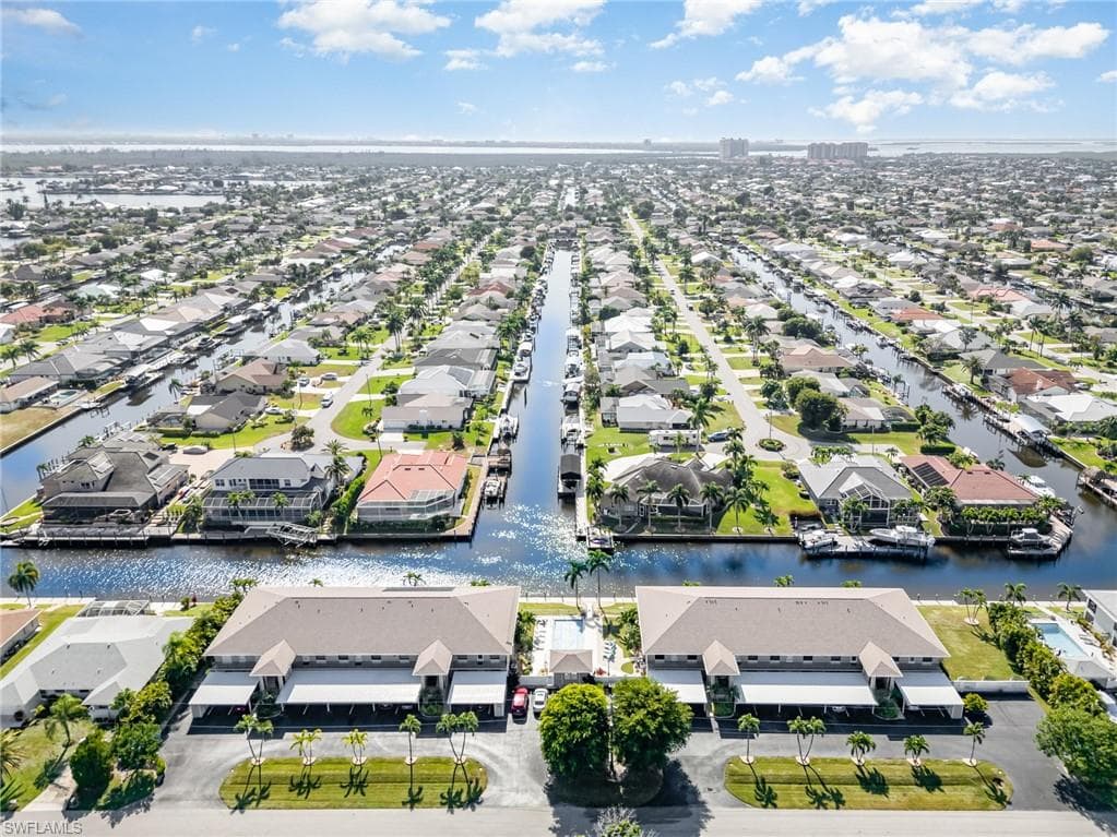 912 SW 48th TER 208-35