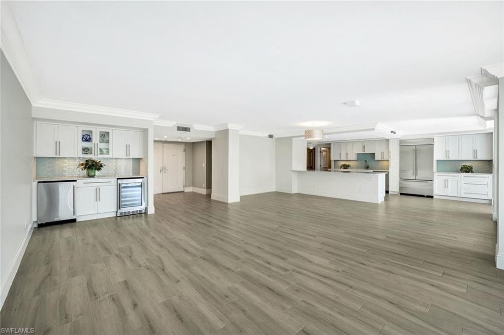 4401 Gulf Shore BLVD N C205-2