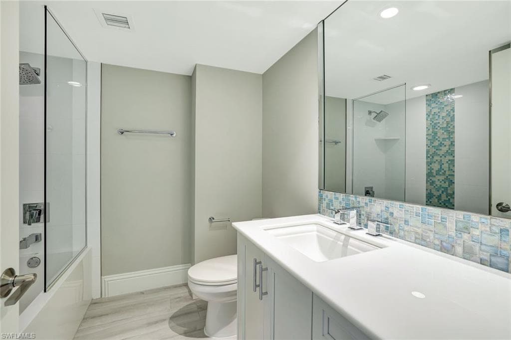 4401 Gulf Shore BLVD N C205-17