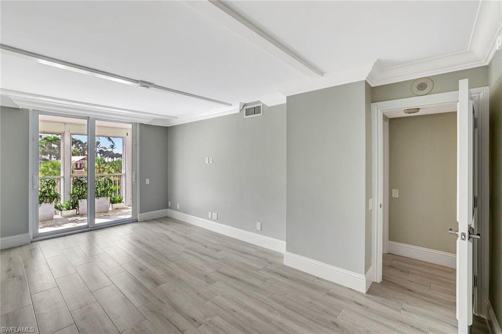 4401 Gulf Shore BLVD N C205-16