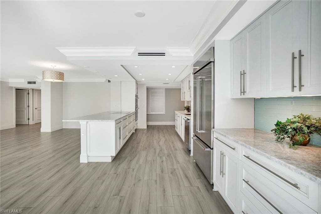 4401 Gulf Shore BLVD N C205-9