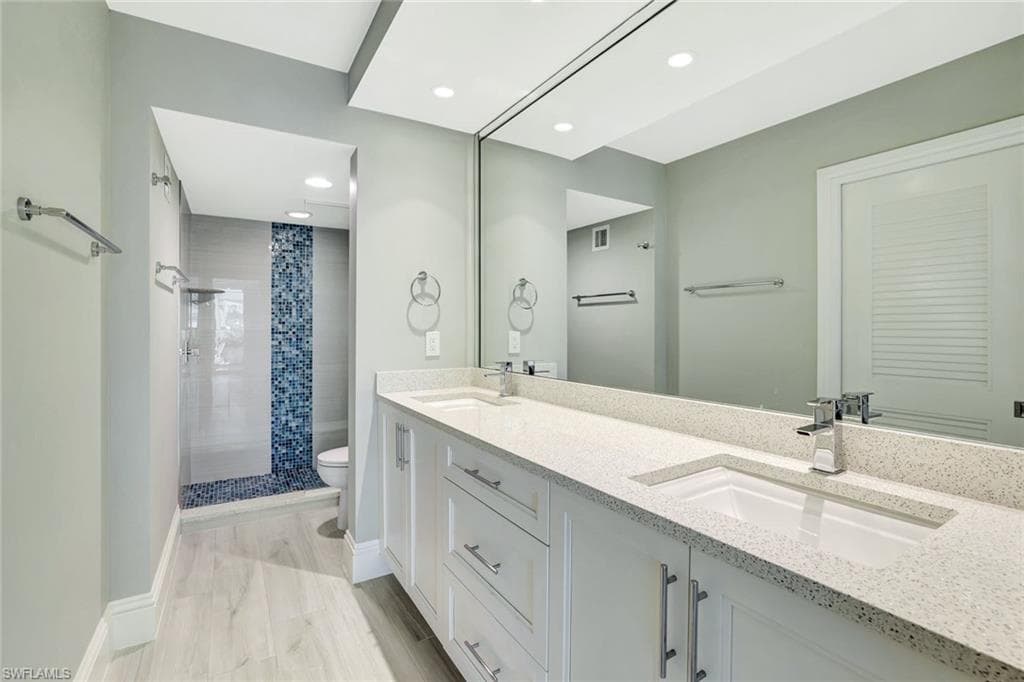 4401 Gulf Shore BLVD N C205-19