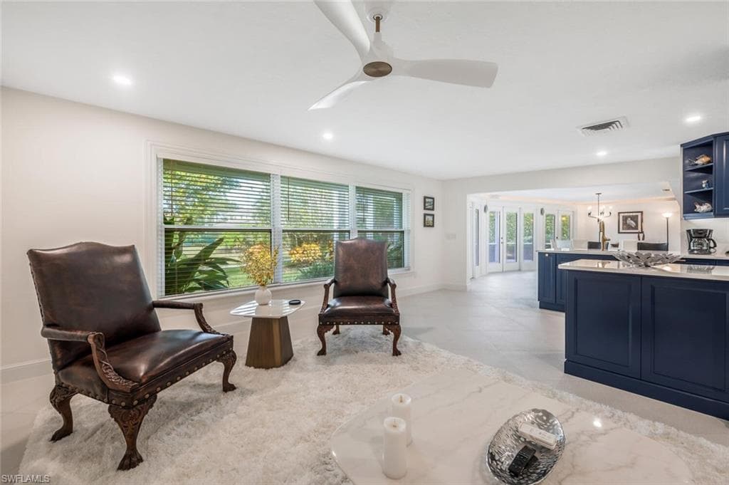 735 Parkview LN-17