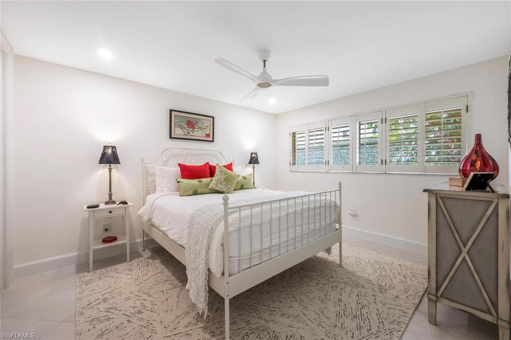 735 Parkview LN-21
