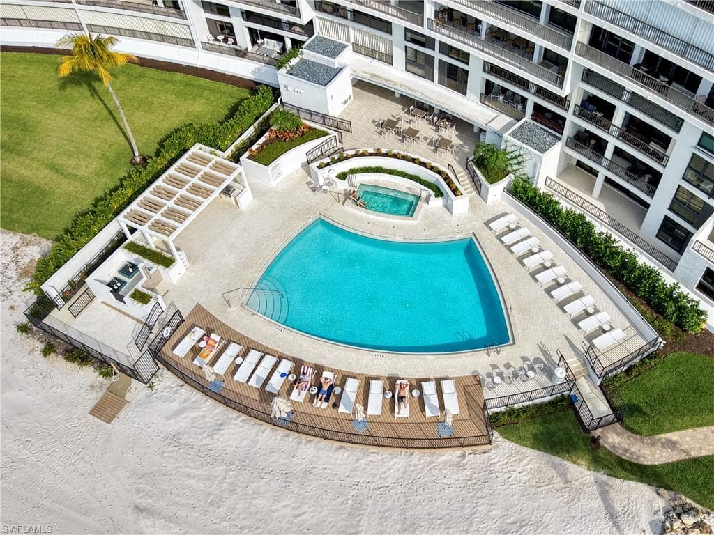 2388 Gulf Shore BLVD N 204-30