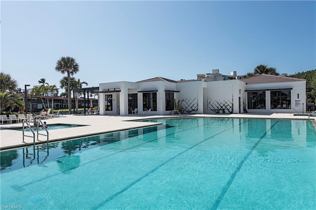 2388 Gulf Shore BLVD N 204-33