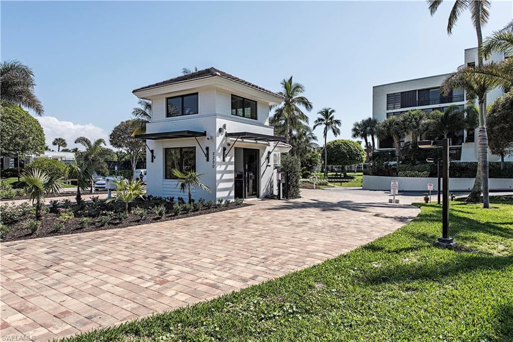 2388 Gulf Shore BLVD N 204-29
