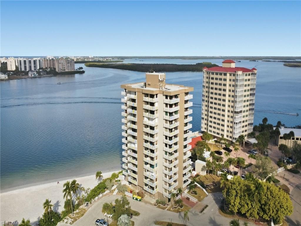 8701 Estero BLVD 201-27