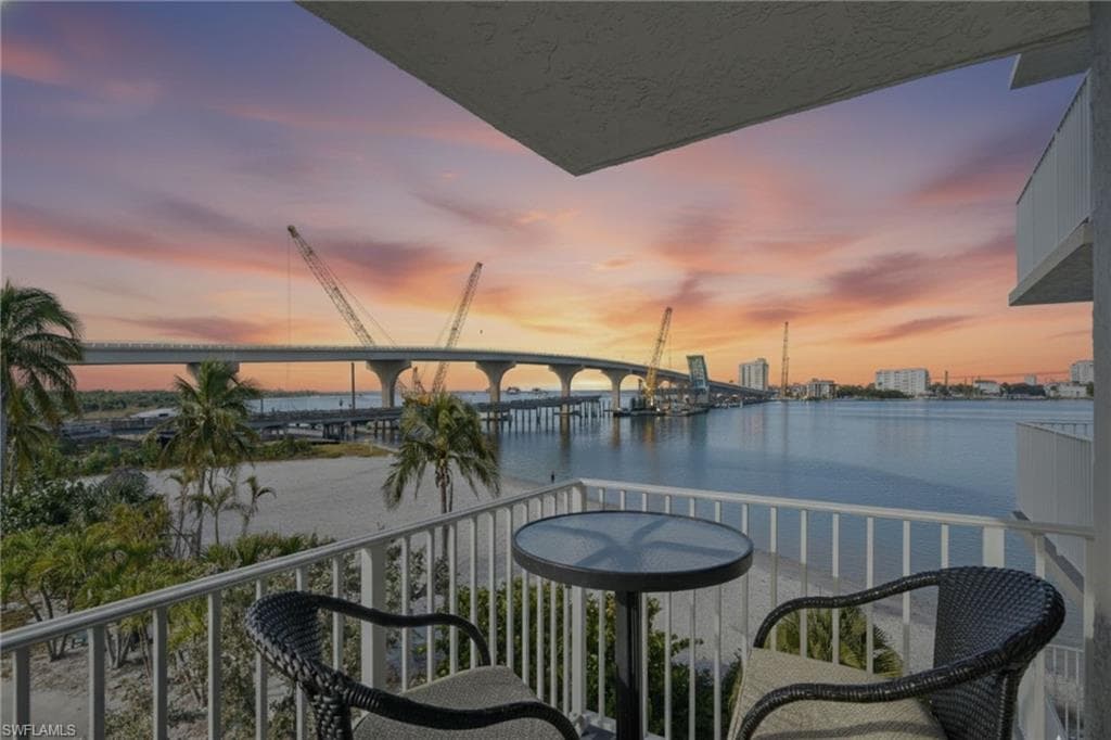 8701 Estero BLVD 201-1