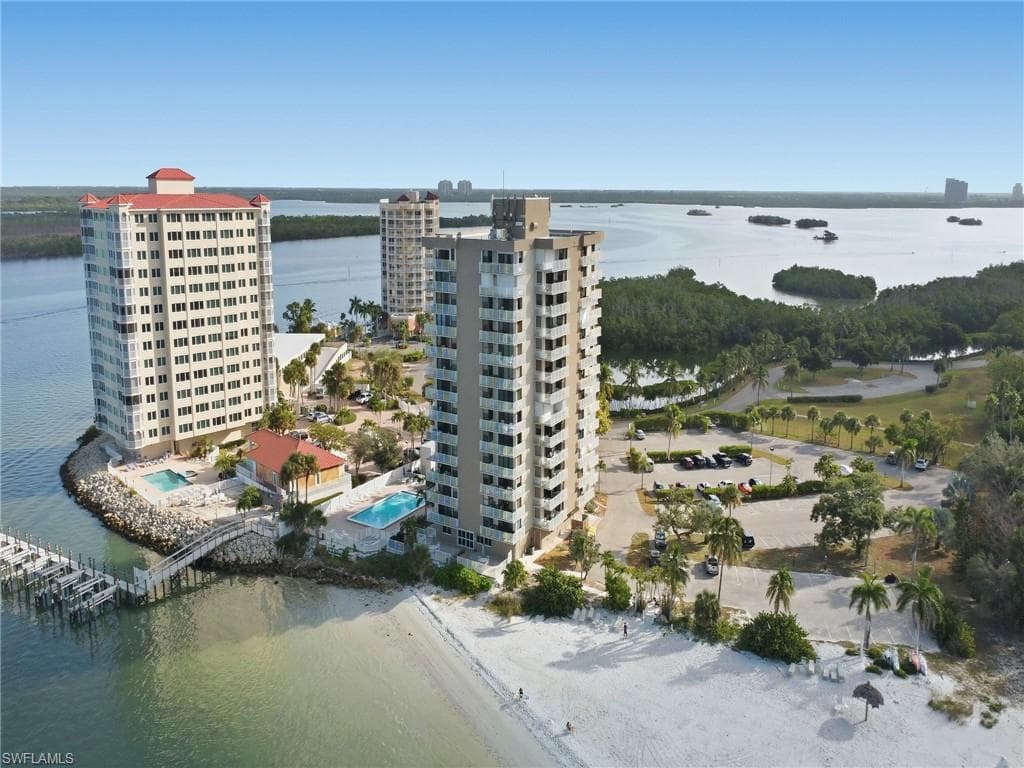 8701 Estero BLVD 201-25