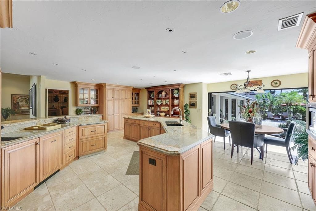 15620 Kinross CIR-12