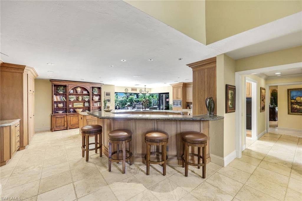 15620 Kinross CIR-8