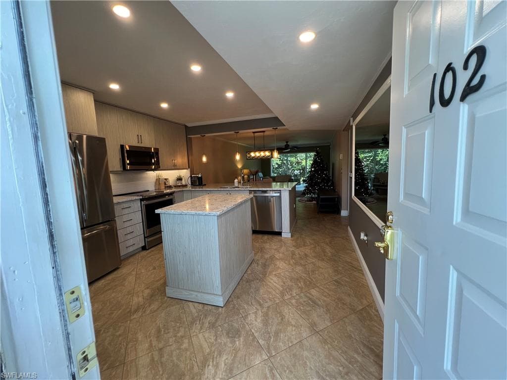 3051 Sandpiper Bay CIR I102-5