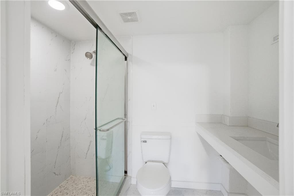 4986 Esplanade ST-28