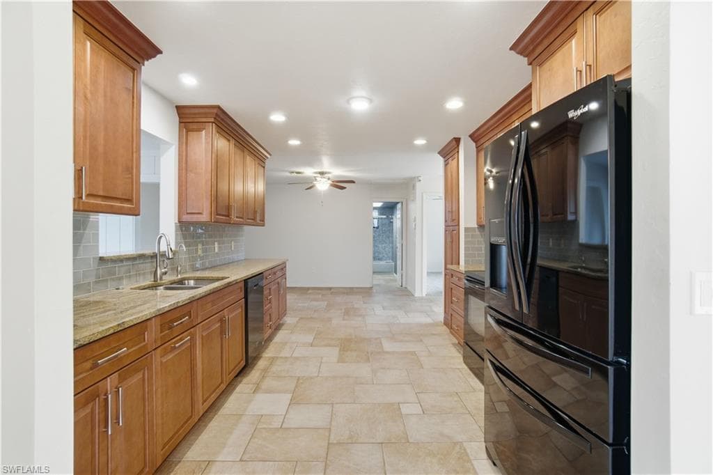 4986 Esplanade ST-9