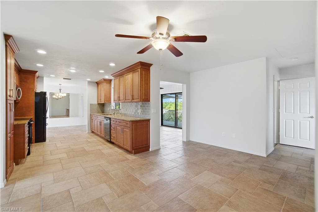 4986 Esplanade ST-11