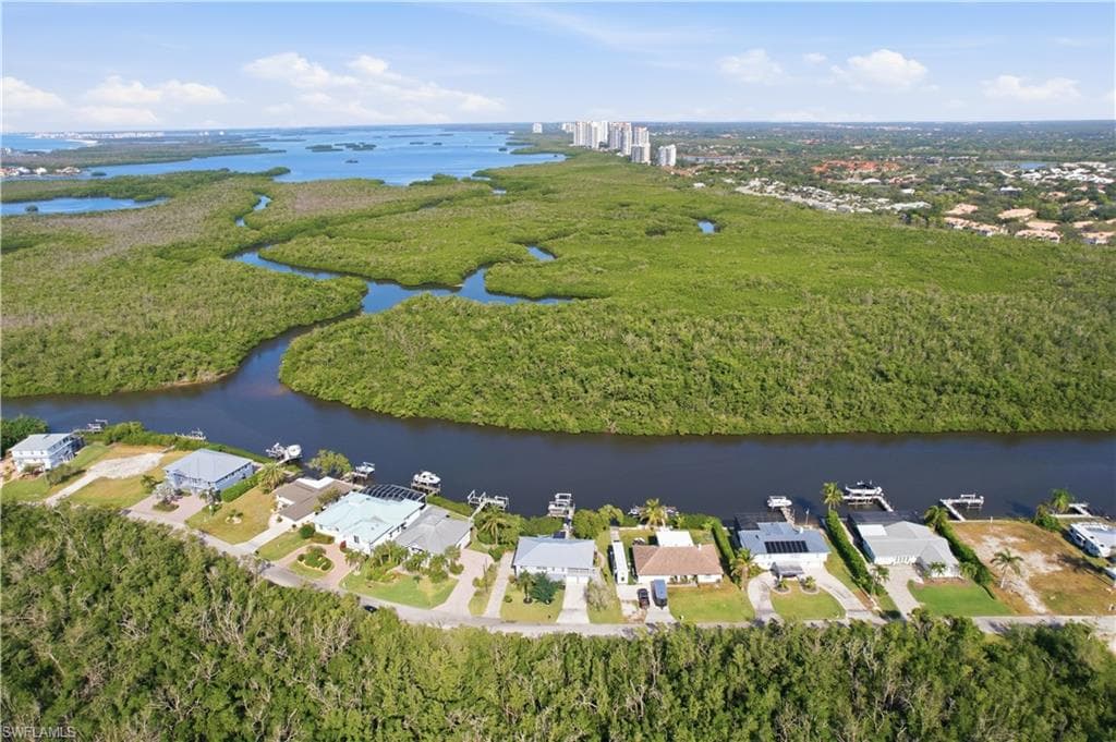 4986 Esplanade ST-35