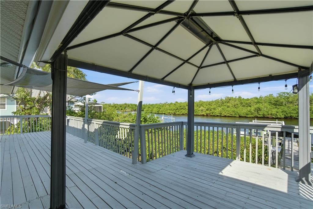 4986 Esplanade ST-29