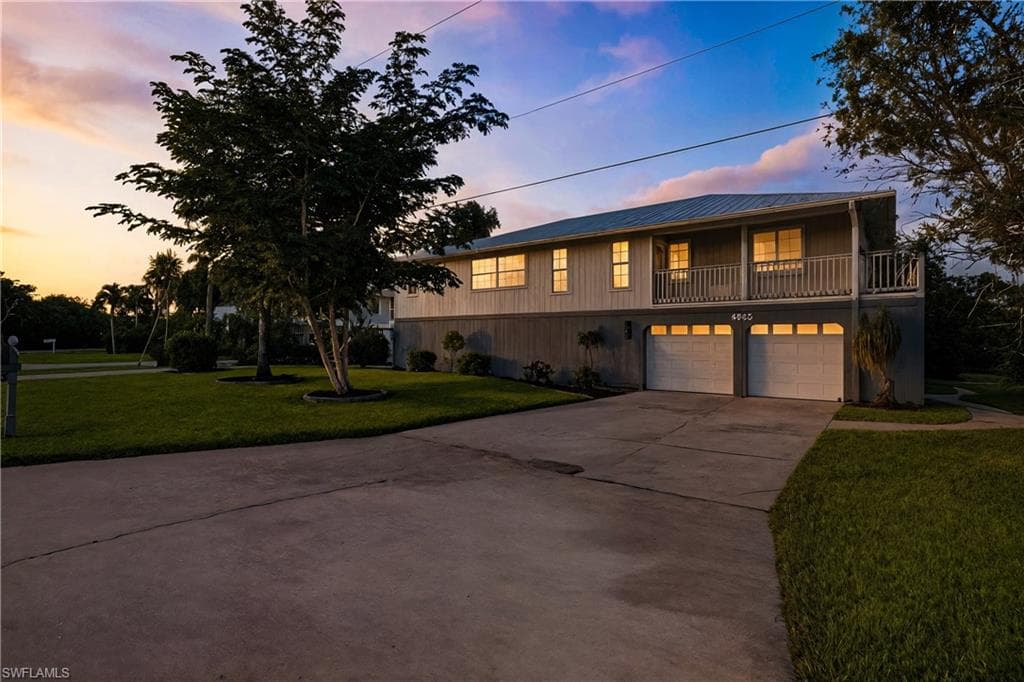 4986 Esplanade ST-4