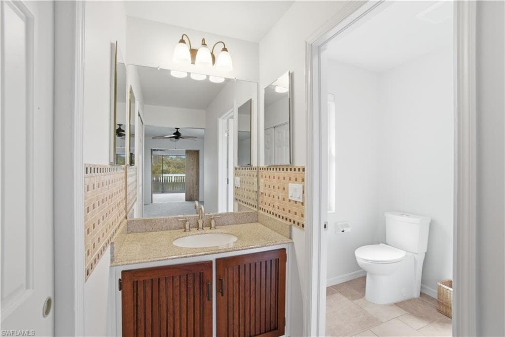 4986 Esplanade ST-21