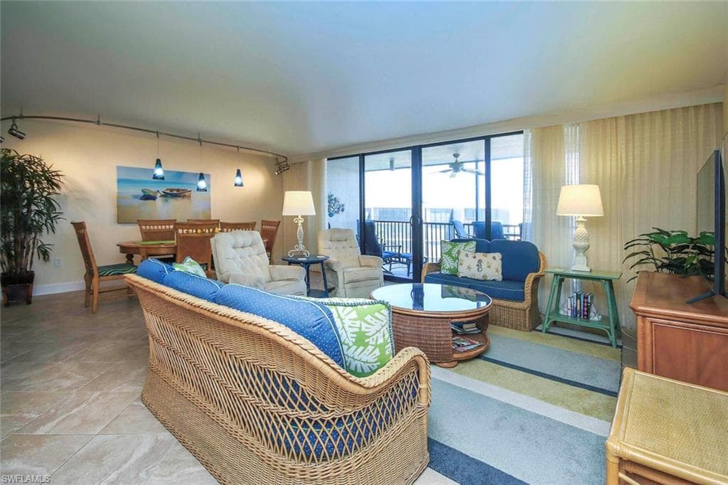 1401 Middle Gulf DR 405R-2