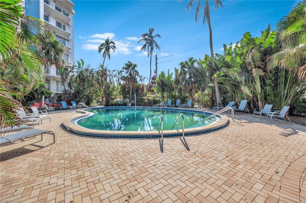 1300 Gulf Shore BLVD N 407-17