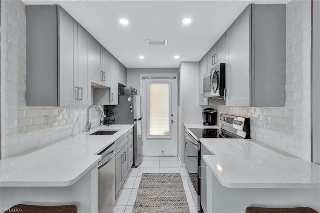 1300 Gulf Shore BLVD N 407-7