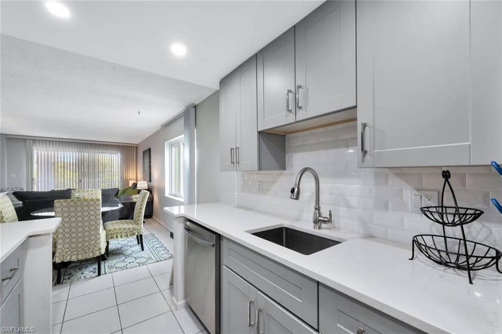 1300 Gulf Shore BLVD N 407-9