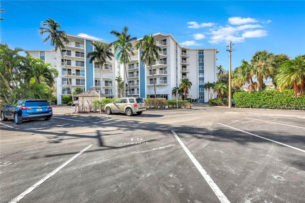 1300 Gulf Shore BLVD N 407-18