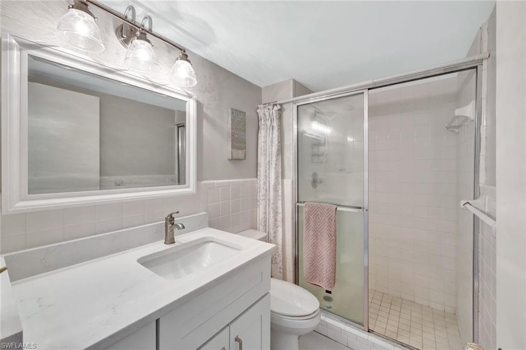 1300 Gulf Shore BLVD N 407-15