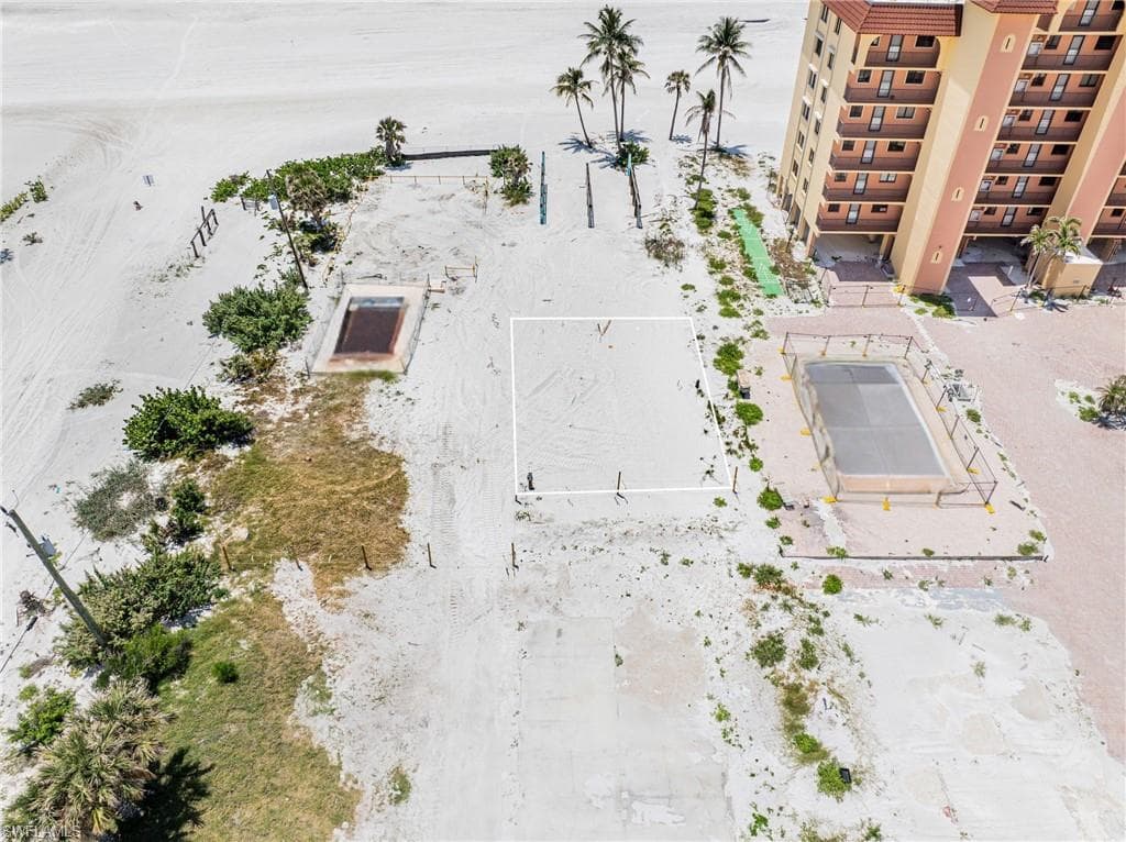 612 Estero BLVD-15