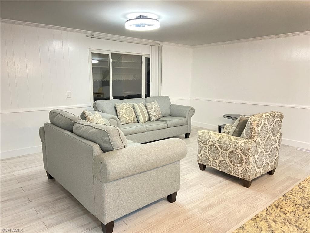 5506 Virginia Dare LN-10