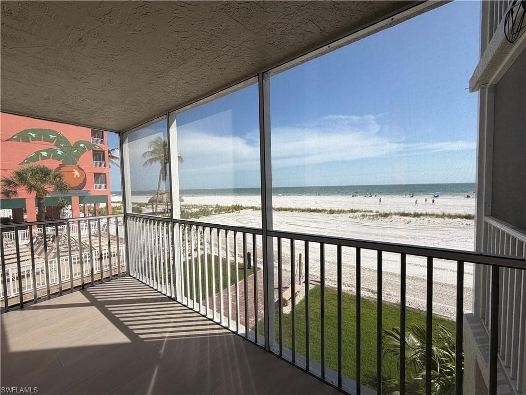 500 Estero BLVD 195-16