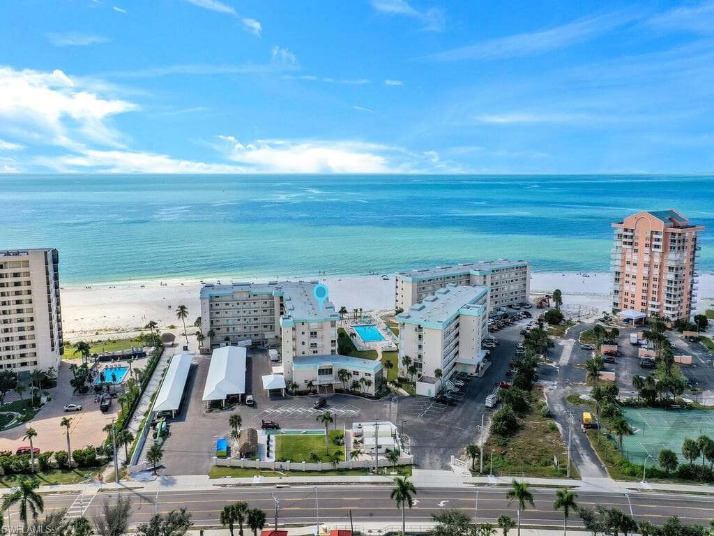 7400 Estero BLVD 512-33