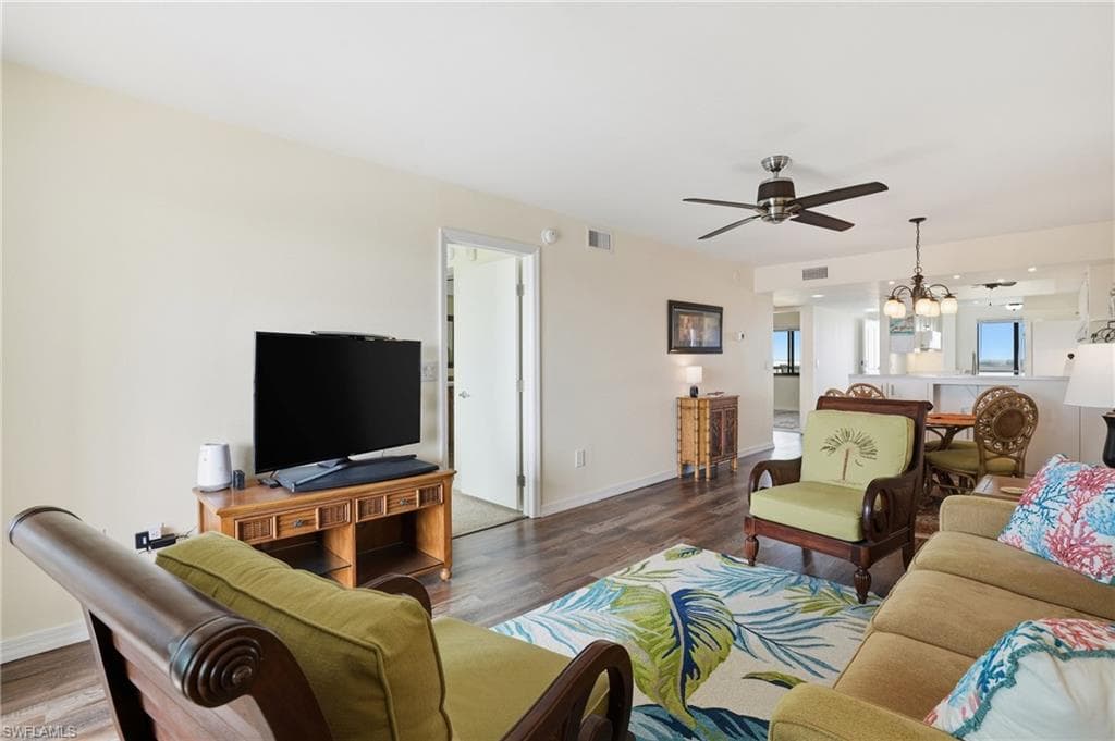 4265 Bay Beach LN 926-9