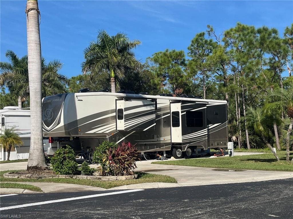 1348 Diamond Lake CIR-5
