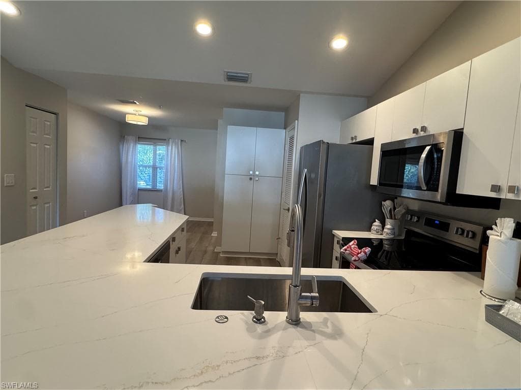 5045 Cedar Springs DR 203-15