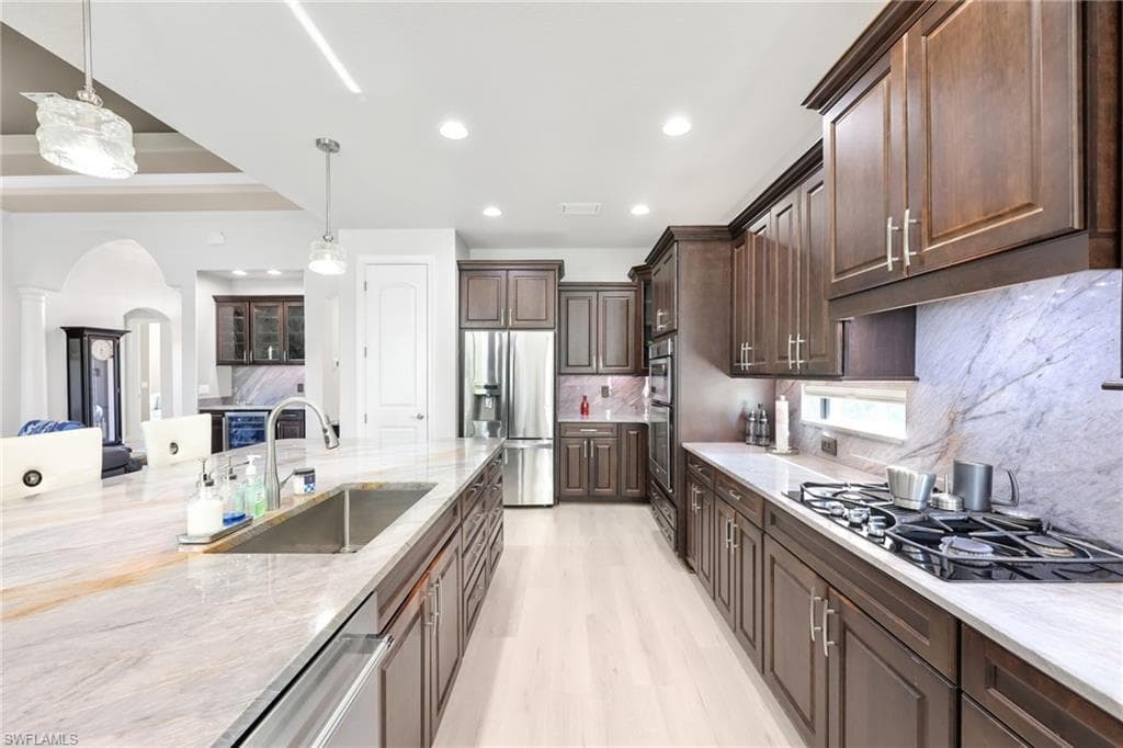 23273 Salinas WAY-13