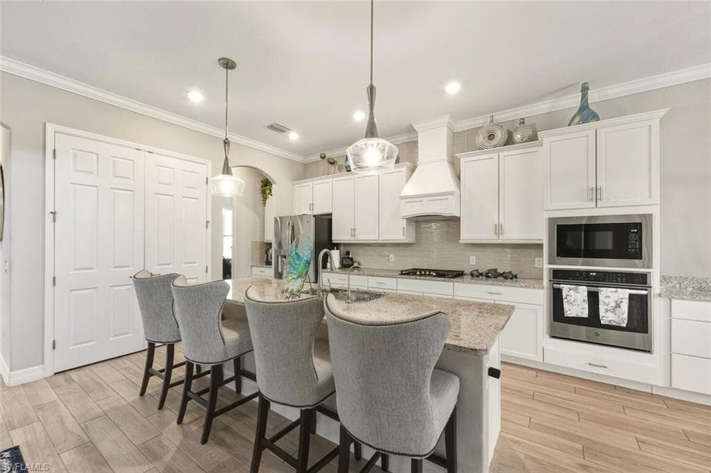 2115 Antigua LN-3