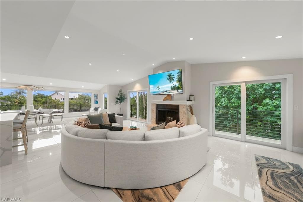 9455 Coventry CT-8