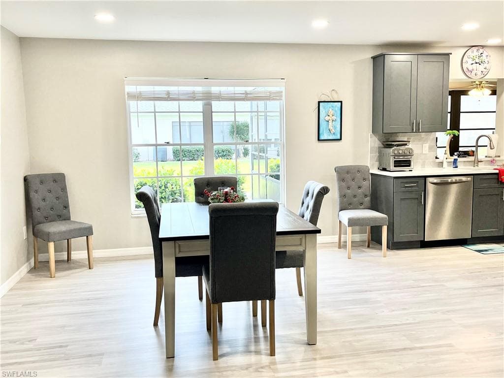 1254 Hazeltine DR-16